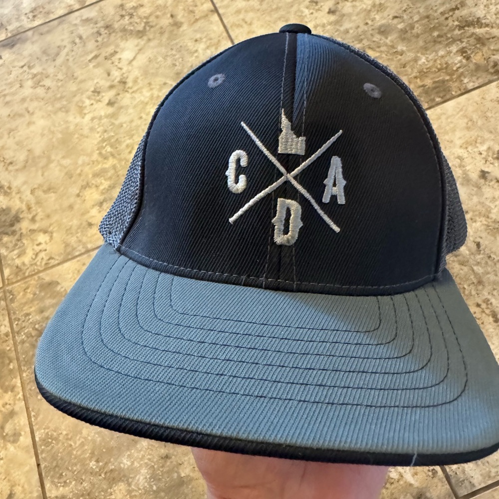 CDAidaho BLACK & GRAPHITE FLEX FIT MESH BACK LOGO HAT youth 6 3/8-6 7/8
